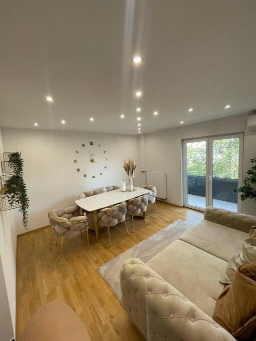Moderne Wohnung In Der Naehe Vom Parndorf Outlet! Bruckneudorf Extérieur photo
