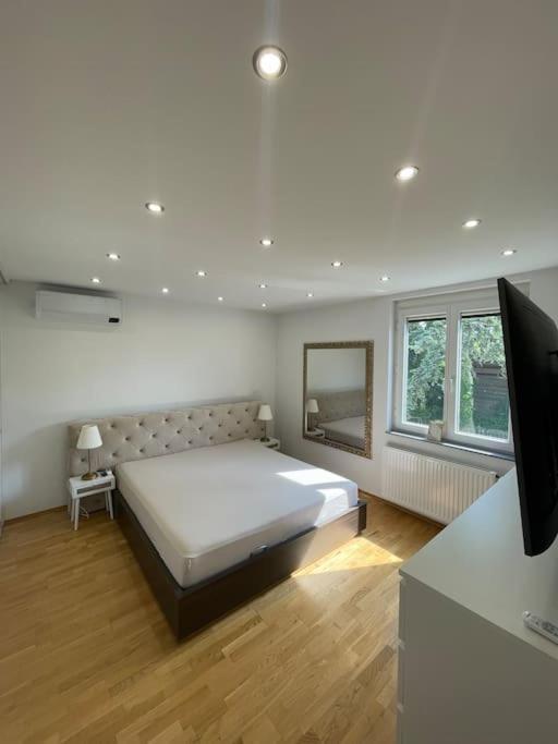 Moderne Wohnung In Der Naehe Vom Parndorf Outlet! Bruckneudorf Extérieur photo